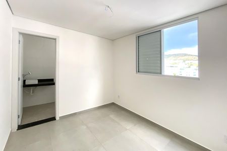 Apartamento à venda com 113m², 2 quartos e 2 vagas Apartamento à venda com 113m², 2 quartos e 2 vagasSuite