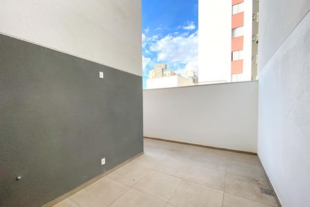 Apartamento à venda com 78m², 2 quartos e 2 vagas Apartamento à venda com 78m², 2 quartos e 2 vagasVaranda