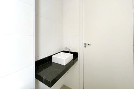 Apartamento à venda com 78m², 2 quartos e 2 vagas Apartamento à venda com 78m², 2 quartos e 2 vagasBanheiro