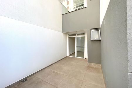 Apartamento à venda com 78m², 2 quartos e 2 vagas Apartamento à venda com 78m², 2 quartos e 2 vagasVaranda
