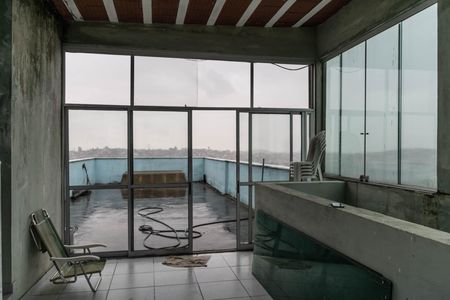 Casa à venda com 360m², 4 quartos e 4 vagas Casa à venda com 360m², 4 quartos e 4 vagasTerraço