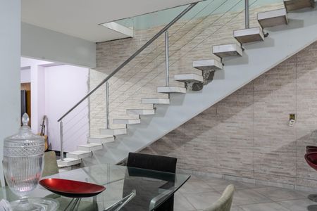 Casa à venda com 360m², 4 quartos e 4 vagas Casa à venda com 360m², 4 quartos e 4 vagasCopa
