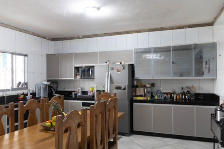 Casa à venda com 360m², 4 quartos e 4 vagas Casa à venda com 360m², 4 quartos e 4 vagasCozinha