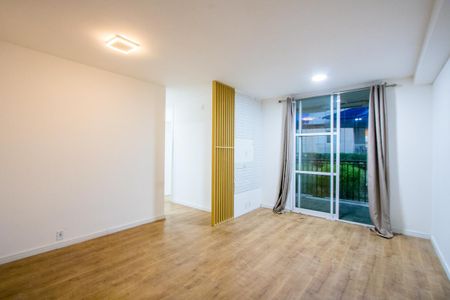 Apartamento para alugar com 74m², 3 quartos e 1 vaga Apartamento para alugar com 74m², 3 quartos e 1 vagaSala
