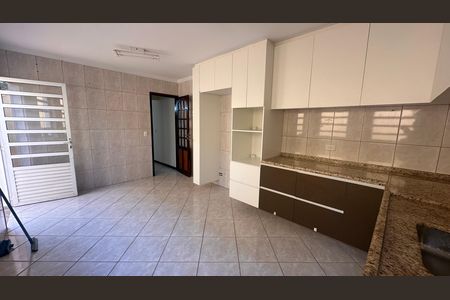 Casa para alugar com 3 quartos, 124m² em Jardim Monte Azul, São Paulo