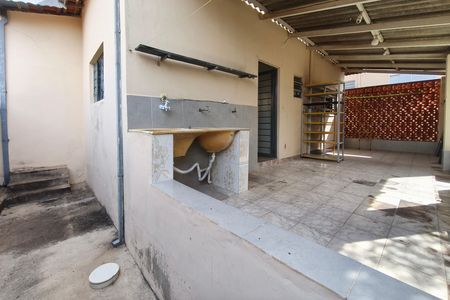Casa à venda com 330m², 2 quartos e 3 vagasQuintal