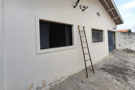 Casa à venda com 330m², 2 quartos e 3 vagasQuintal - Garagem