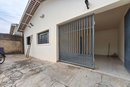 Casa à venda com 330m², 2 quartos e 3 vagasQuintal - Garagem