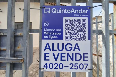 Casa à venda com 330m², 2 quartos e 3 vagasPLACA INSTALADA NA FACHADA