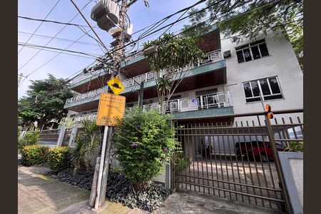 Apartamento à venda com 82m², 2 quartos e 1 vaga Apartamento à venda com 82m², 2 quartos e 1 vagaFachada