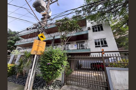 Apartamento à venda com 82m², 2 quartos e 1 vaga Apartamento à venda com 82m², 2 quartos e 1 vagaFachada