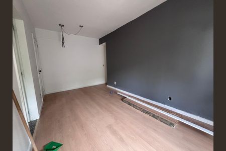 Apartamento à venda com 82m², 2 quartos e 1 vaga Apartamento à venda com 82m², 2 quartos e 1 vagaSala