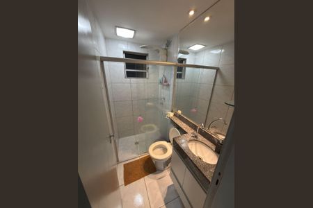 Banheiro de apartamento à venda com 2 quartos, 55m² em Kennedy, Contagem