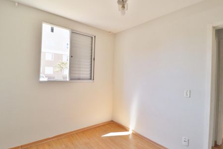 Quarto 2 de apartamento para alugar com 2 quartos, 46m² em Jardim Holanda, Uberlândia