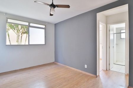 Sala de apartamento para alugar com 2 quartos, 46m² em Jardim Holanda, Uberlândia