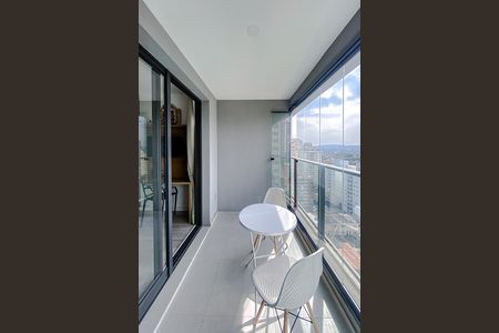 Studio à venda com 27m², 1 quarto e sem vaga Studio à venda com 27m², 1 quarto e sem vagaVaranda