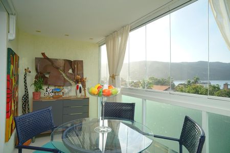 Apartamento para alugar com 108m², 2 quartos e 1 vaga Apartamento para alugar com 108m², 2 quartos e 1 vagaVaranda da Sala