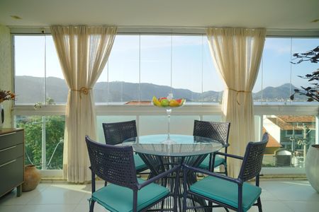 Apartamento para alugar com 108m², 2 quartos e 1 vaga Apartamento para alugar com 108m², 2 quartos e 1 vagaSacada