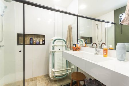Apartamento à venda com 77m², 2 quartos e 1 vagaBanheiro Suíte