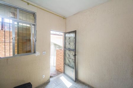 Sala de casa para alugar com 2 quartos, 60m² em Realengo, Rio de Janeiro