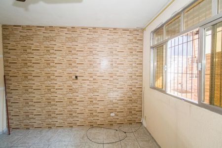 Sala de casa para alugar com 2 quartos, 60m² em Realengo, Rio de Janeiro