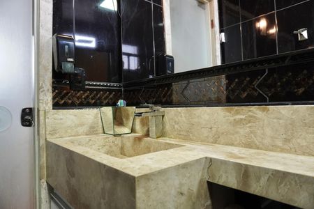 Apartamento à venda com 60m², 3 quartos e 1 vaga Apartamento à venda com 60m², 3 quartos e 1 vagaBanheiro Social