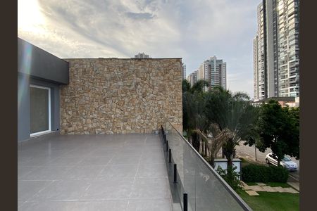 Casa à venda com 600m², 4 quartos e 8 vagas Casa à venda com 600m², 4 quartos e 8 vagasVaranda da Sala
