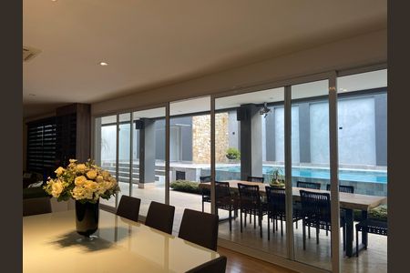 Casa à venda com 600m², 4 quartos e 8 vagas Casa à venda com 600m², 4 quartos e 8 vagasSala