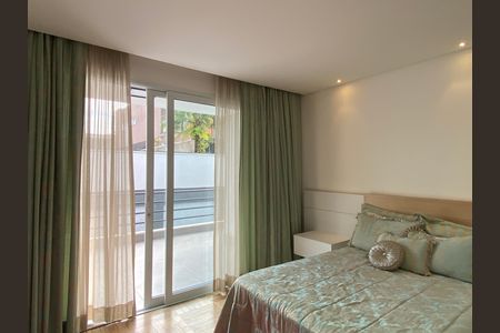 Casa à venda com 600m², 4 quartos e 8 vagas Casa à venda com 600m², 4 quartos e 8 vagasSuíte 2