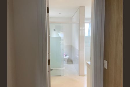 Casa à venda com 600m², 4 quartos e 8 vagas Casa à venda com 600m², 4 quartos e 8 vagasBanheiro da Suíte Master