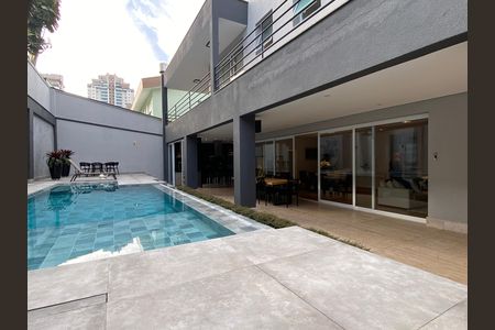 Casa à venda com 600m², 4 quartos e 8 vagas Casa à venda com 600m², 4 quartos e 8 vagasÁrea externa