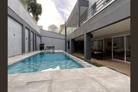 Casa à venda com 600m², 4 quartos e 8 vagas Casa à venda com 600m², 4 quartos e 8 vagasÁrea externa