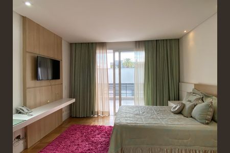Casa à venda com 600m², 4 quartos e 8 vagas Casa à venda com 600m², 4 quartos e 8 vagasSuíte 2