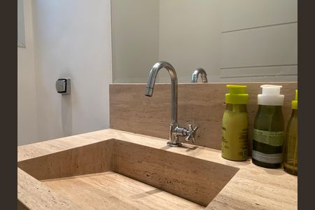Casa à venda com 600m², 4 quartos e 8 vagas Casa à venda com 600m², 4 quartos e 8 vagasBanheiro social