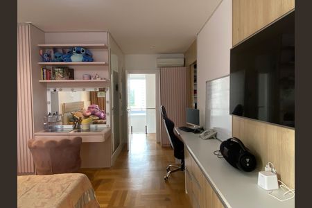 Casa à venda com 600m², 4 quartos e 8 vagas Casa à venda com 600m², 4 quartos e 8 vagasSuíte 1