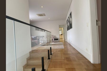 Casa à venda com 600m², 4 quartos e 8 vagas Casa à venda com 600m², 4 quartos e 8 vagasSala 2