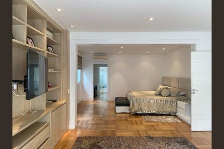 Casa à venda com 600m², 4 quartos e 8 vagas Casa à venda com 600m², 4 quartos e 8 vagasSuíte master