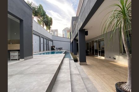 Casa à venda com 600m², 4 quartos e 8 vagas Casa à venda com 600m², 4 quartos e 8 vagasÁrea externa