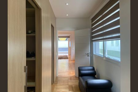 Casa à venda com 600m², 4 quartos e 8 vagas Casa à venda com 600m², 4 quartos e 8 vagasSuíte master - closet