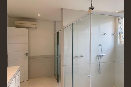 Casa à venda com 600m², 4 quartos e 8 vagas Casa à venda com 600m², 4 quartos e 8 vagasBanheiro da Suíte Master