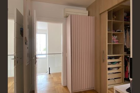 Casa à venda com 600m², 4 quartos e 8 vagas Casa à venda com 600m², 4 quartos e 8 vagasSuíte 1