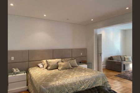Casa à venda com 600m², 4 quartos e 8 vagas Casa à venda com 600m², 4 quartos e 8 vagasSuíte master