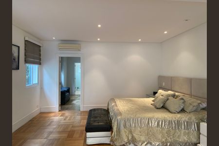 Casa à venda com 600m², 4 quartos e 8 vagas Casa à venda com 600m², 4 quartos e 8 vagasSuíte master