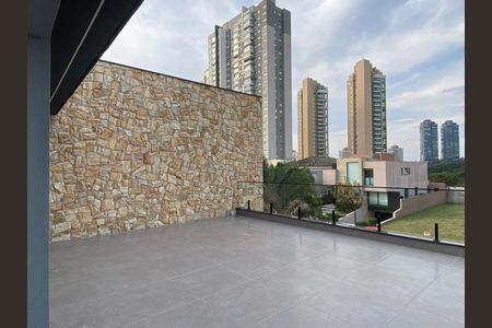 Casa à venda com 600m², 4 quartos e 8 vagas Casa à venda com 600m², 4 quartos e 8 vagasVaranda da Sala