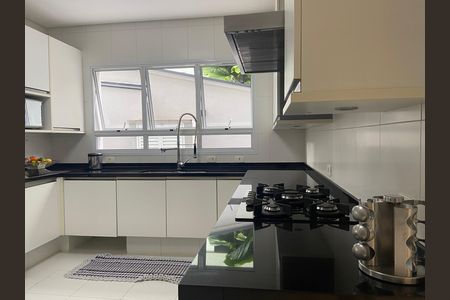 Casa à venda com 600m², 4 quartos e 8 vagas Casa à venda com 600m², 4 quartos e 8 vagasCozinha
