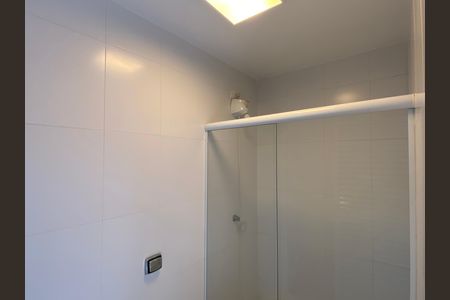 Casa à venda com 600m², 4 quartos e 8 vagas Casa à venda com 600m², 4 quartos e 8 vagasBanheiro da área comum