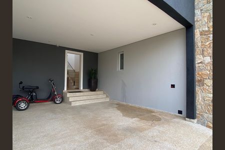 Casa à venda com 600m², 4 quartos e 8 vagas Casa à venda com 600m², 4 quartos e 8 vagasFachada