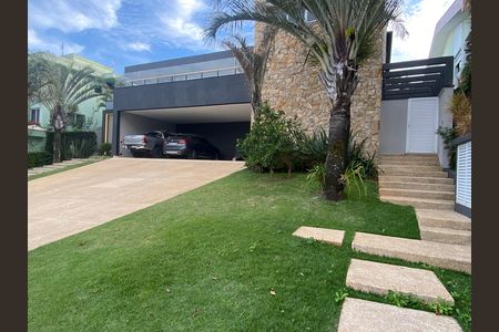 Casa à venda com 600m², 4 quartos e 8 vagas Casa à venda com 600m², 4 quartos e 8 vagasFachada