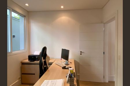 Casa à venda com 600m², 4 quartos e 8 vagas Casa à venda com 600m², 4 quartos e 8 vagasEscritório