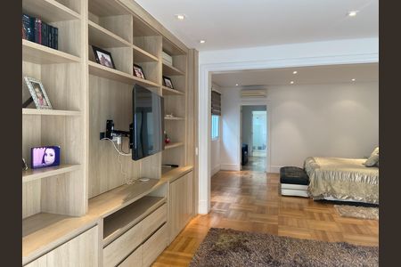 Casa à venda com 600m², 4 quartos e 8 vagas Casa à venda com 600m², 4 quartos e 8 vagasSuíte master
